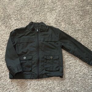 Gray bomber jacket 5T zip front. Button front pockets.